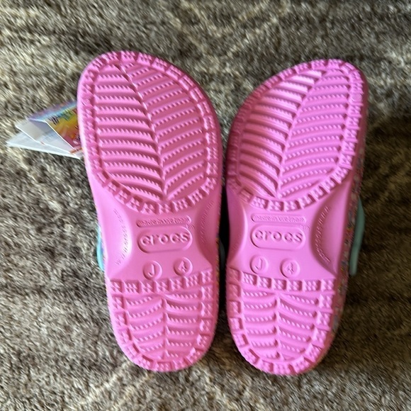 NWT Crocs Lisa Frank Classic Clogs Girls - Picture 4 of 4